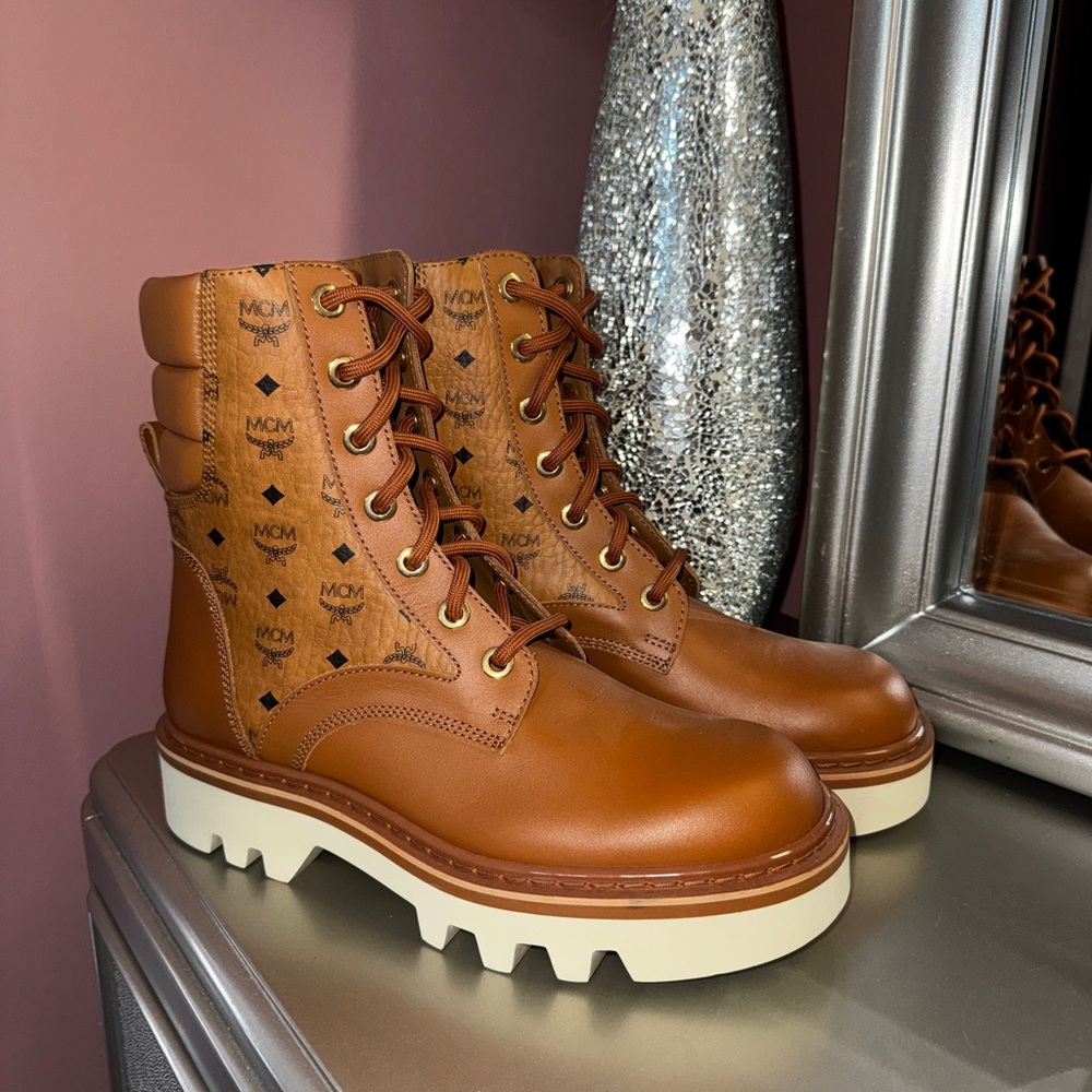 🚨BNWT 🚨 MCM Women's Tan Leather Combat Boots